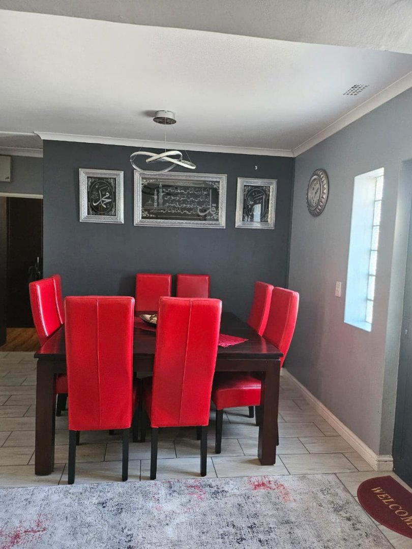 4 Bedroom Property for Sale in Rondevlei Park Western Cape